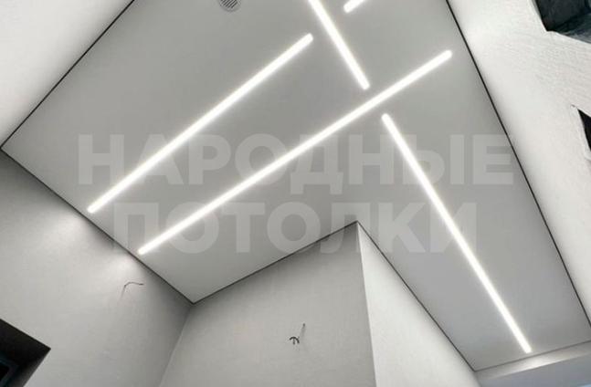световые линии на потолке квадрат