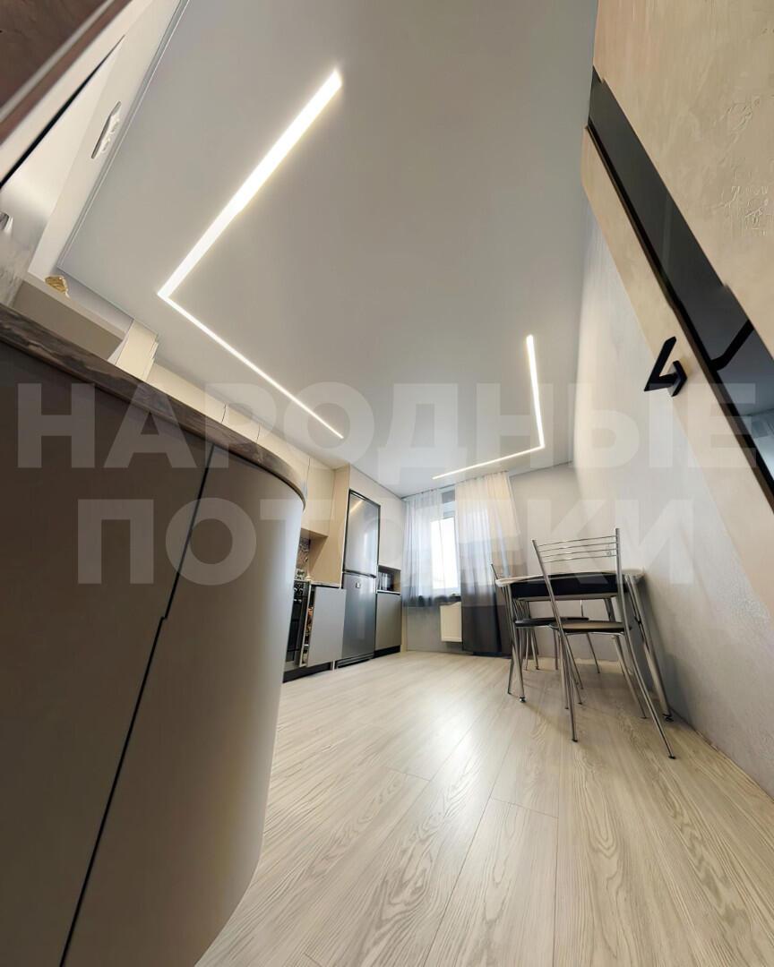 Натяжной потолок на кухне — фото вариантов дизайна