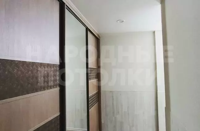 натяжной потолок белый в коридор
